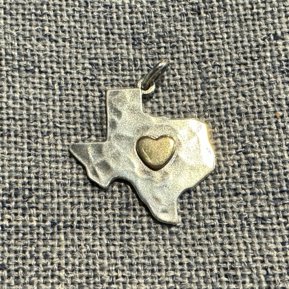Retired James Avery 14k yellow golden heart of Texas pendant - Picture 1 of 3